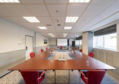 Tagungsraum IJssel-Vecht im Bilderberg Grand Hotel Wientjes in Zwolle – ideal für Konferenzen und Meetings mit modernen Präsentationseinrichtungen.