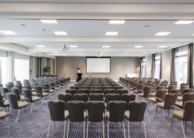 Der Meetingraum "Balans" im Bilderberg Residence Groot Heideborgh Hotel, ausgestattet mit modernen Konferenzeinrichtungen und ideal für geschäftliche Treffen oder Seminare in einem professionellen Umfeld.