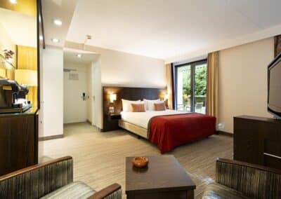2.	Exekutivzimmer im Bilderberg Hotel De Bovenste Molen mit komfortablem Bett und moderner Einrichtung