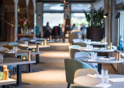 6.	Restaurant WOODZ im Bilderberg Hotel De Bovenste Molen mit eleganter Einrichtung und gemütlicher Atmosphäre
