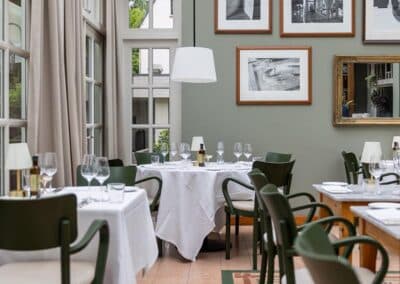 Einblick in das italienische Restaurant Trattoria Artusi im Hotel De Bilderberg, mit eleganter Einrichtung und gemütlicher Atmosphäre.