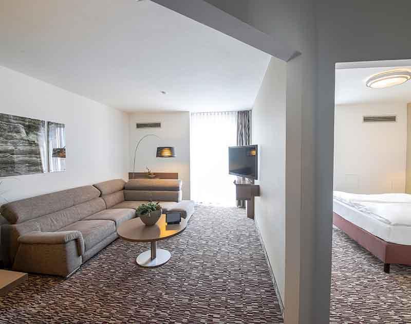 Mercure-Hotel-Nuernberg-Congress-210-Privilege-Zimmer_1980x1000-400x250