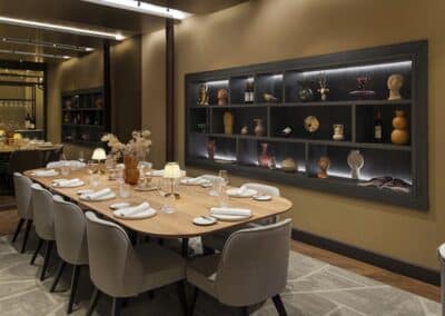 Private Dining Bereich im Bilderberg Parkhotel Rotterdam, ideal für exklusive Veranstaltungen, mit einem stilvollen Tisch und eleganter Einrichtung.